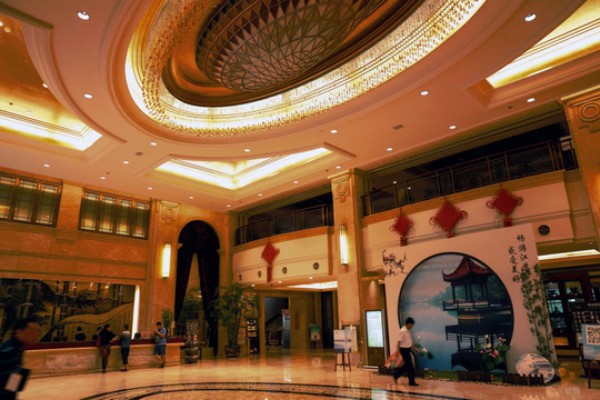 惊！重庆按摩行业乱象，这些服务你敢试吗？